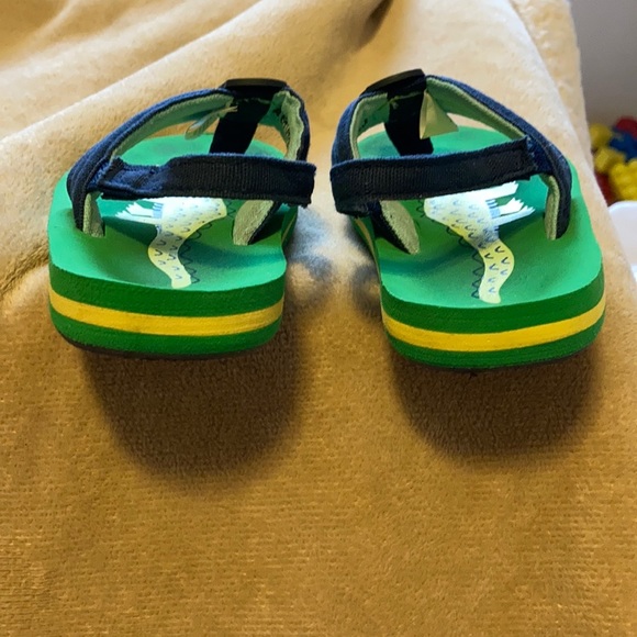 Cat and Jack flip flops boys size 5/6 - Picture 5 of 7